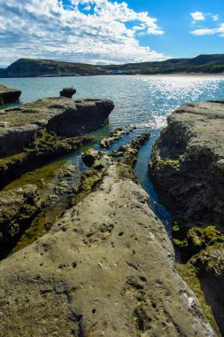 Yarımada Valdes, Dünya Mirası, Patagonya Arjantin 'deki kayalıkları olan kıyı manzarası