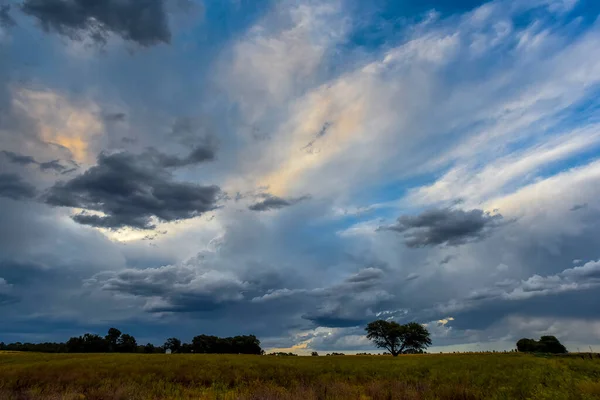 Stürmischer Himmel Durch Regen Der Argentinischen Landschaft Provinz Pampa Patagonien — Stockfoto