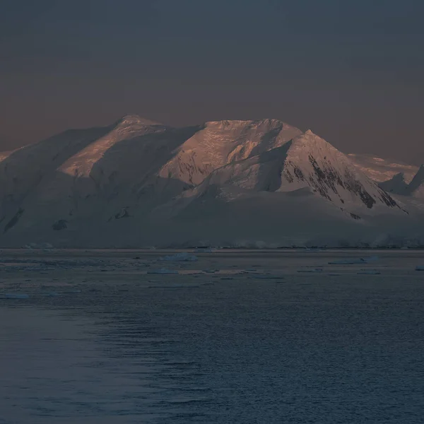 Stretto Lemaire Paesaggio Costiero Montagne Iceberg Penisola Antartica Antartica — Foto Stock