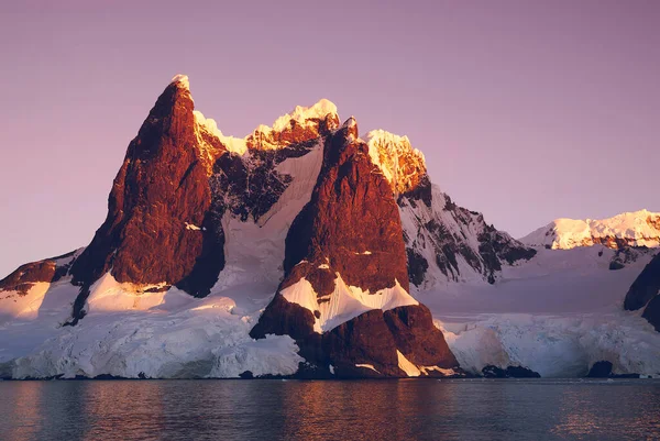 Stretto Lemaire Paesaggio Costiero Montagne Iceberg Penisola Antartica Antartica — Foto Stock