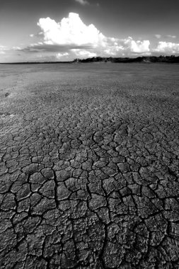 La Pampa, Patagonya, Arjantin 'deki bir Pampas gölünde parçalanmış kuru toprak..