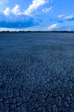 La Pampa, Patagonya, Arjantin 'deki bir Pampas gölünde parçalanmış kuru toprak..