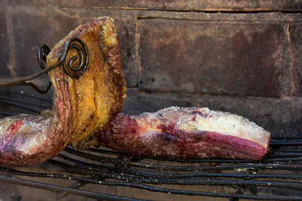 Grillezett Nyers Hús Tradicionális Argentin Konyha Asado Barbecue Patagónia Argentína — Stock Fotó