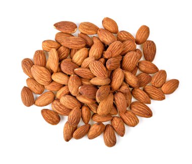 Badem fıstığı beyaz arka planda izole edilmiş. Üst görünüm