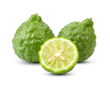 Bergamot meyvesi beyaz arka planda yarı yarıya izole edilmiş..