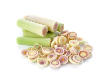 Beyaz arka planda izole edilmiş taze limon otları.