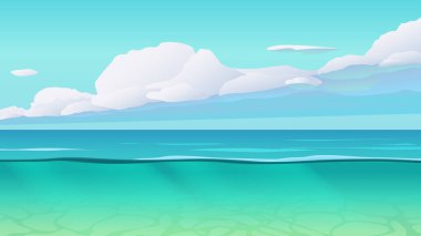 Berrak turkuvaz suyu, gökyüzünde yumuşak bulutlar ve görünür bir ufuk çizgisi olan sakin bir tropikal deniz.