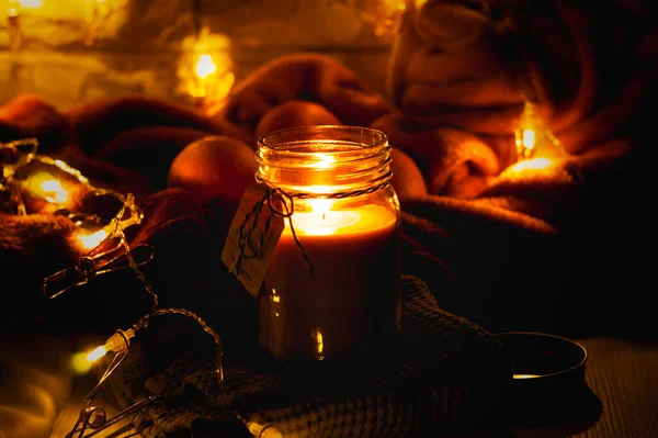 Gece yanan mumlar.