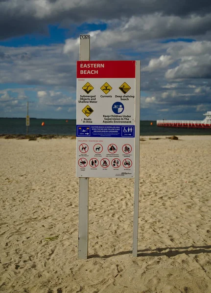 Geelong Vic Australia Mar 2021 Warning Sign Eastern Beach — Stock Photo, Image
