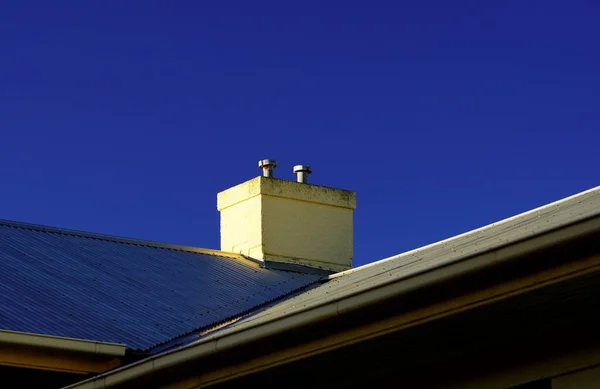 Střešní Ventilátory Stropě Modrou Oblohou Pozadí — Stock fotografie