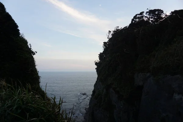 Japonya Nın Enoshima Kentindeki Yama Futatsu Iki Dağ Arasındaki Vadisinden — Stok fotoğraf