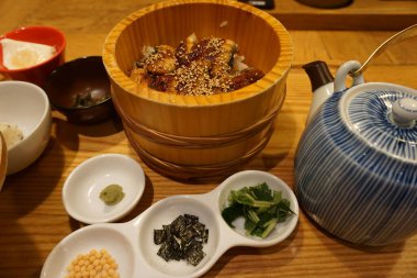 Japon yemeği. Unagi don ızgara yılan balığı pilav kasesi.