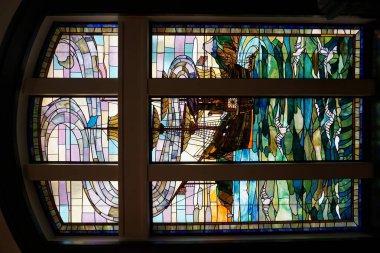 Kanagawa Bölgesi Japonya. Lekeli cam pencere Yokohama Şehri Liman Açılış Salonu