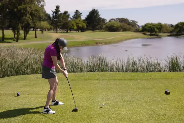 Běloška Hrající Golfovou Houpačku Střílející Sport Volný Čas Koníčky Golf — Stock fotografie