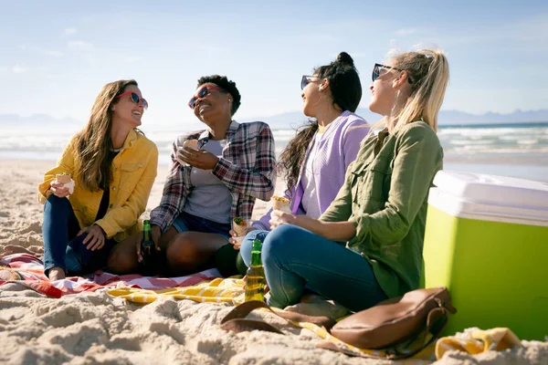 Happy Group Diverse Female Friends Having Fun Siting Beach Laughing — Stock Photo, Image