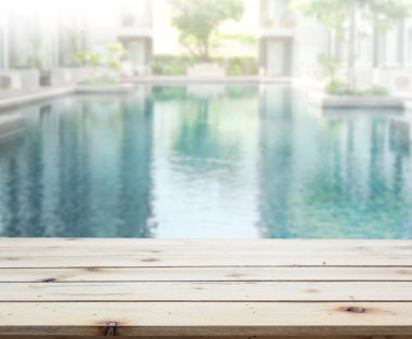 ahşap masa artalanını üst ve Havuzu