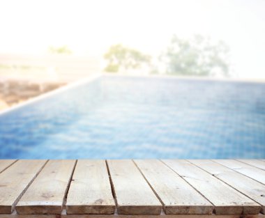 ahşap masa artalanını üst ve Havuzu