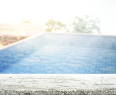 ahşap masa artalanını üst ve Havuzu