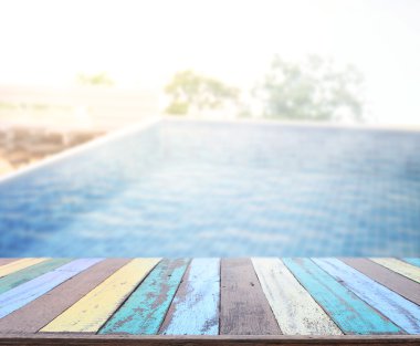 ahşap masa artalanını üst ve Havuzu