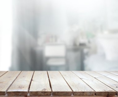 Masa üstü ve bulanıklık arka planda yatak odası