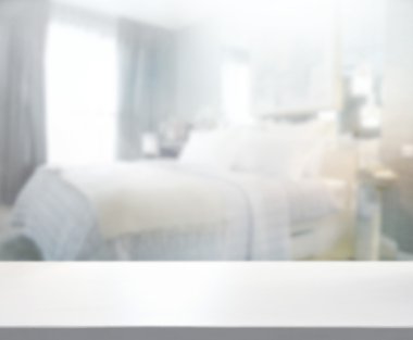 Masa üstü ve bulanıklık arka planda yatak odası