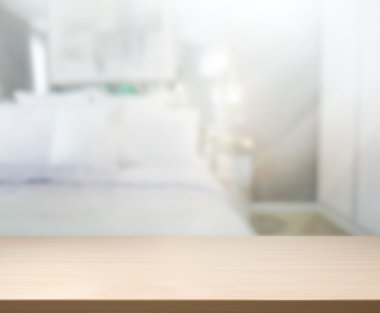 Masa üstü ve bulanıklık arka planda yatak odası