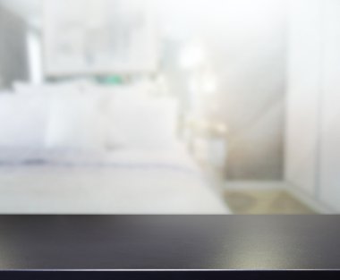 Masa üstü ve bulanıklık arka planda yatak odası