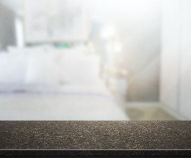 Masa üstü ve bulanıklık arka planda yatak odası