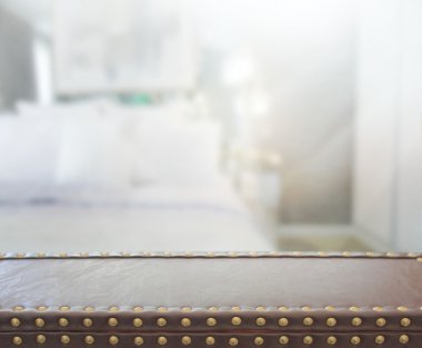 Masa üstü ve bulanıklık arka planda yatak odası