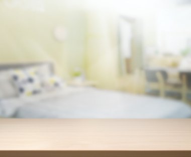 Masa üstü ve bulanıklık arka planda yatak odası