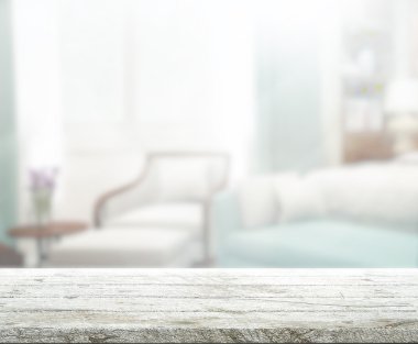 Masa üstü ve bulanıklık arka planda yatak odası