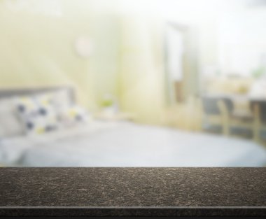 Masa üstü ve bulanıklık arka planda yatak odası