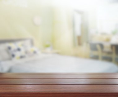 Masa üstü ve bulanıklık arka planda yatak odası