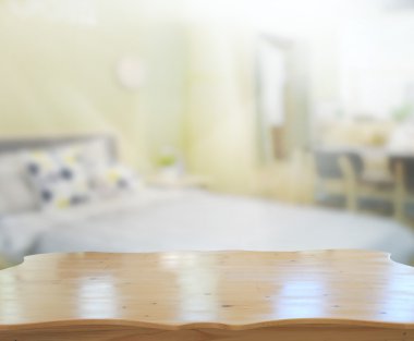 Masa üstü ve bulanıklık arka planda yatak odası