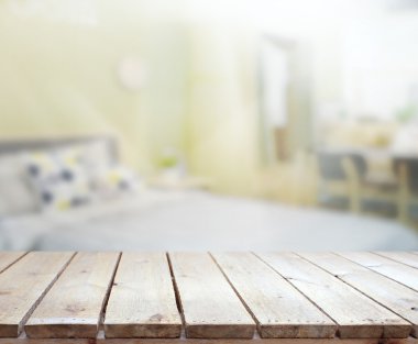 Masa üstü ve bulanıklık arka planda yatak odası