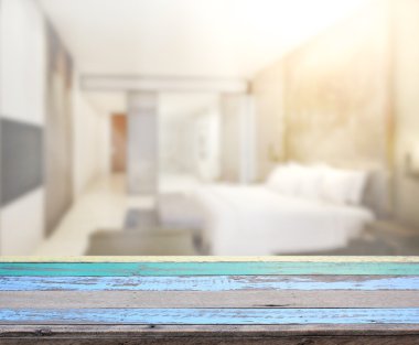 Masa üstü ve bulanıklık arka planda yatak odası