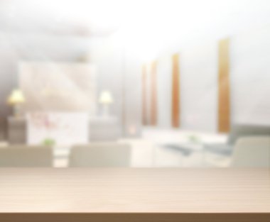 Arka planda Office ahşap masa