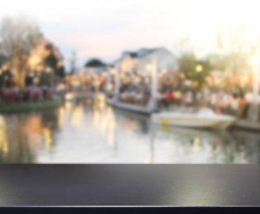 Top masa ve bina, arka plan bulanıklık