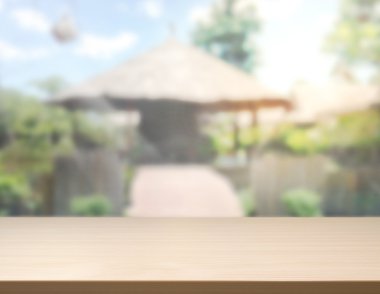 Top masa ve bina, arka plan bulanıklık