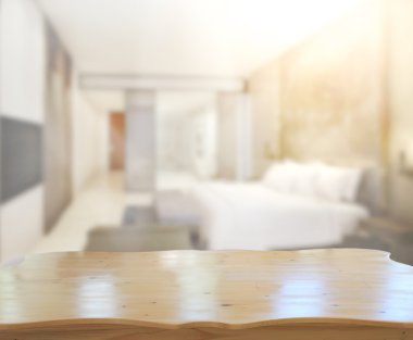 Masa üstü ve bulanıklık arka planda yatak odası