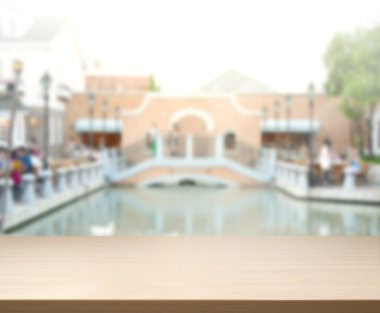 Top masa ve bina, arka plan bulanıklık