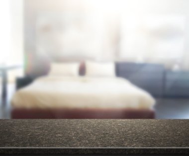Masa üstü ve bulanıklık arka planda yatak odası