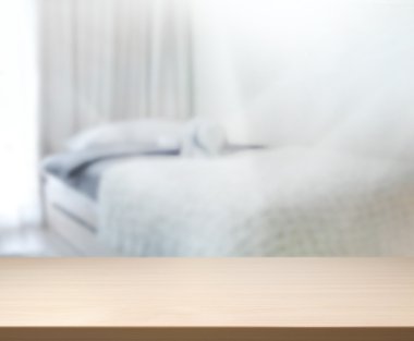 Masa üstü ve bulanıklık arka planda yatak odası