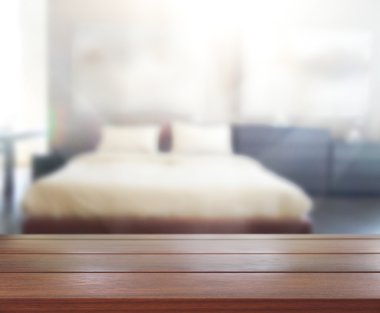 Masa üstü ve bulanıklık arka planda yatak odası