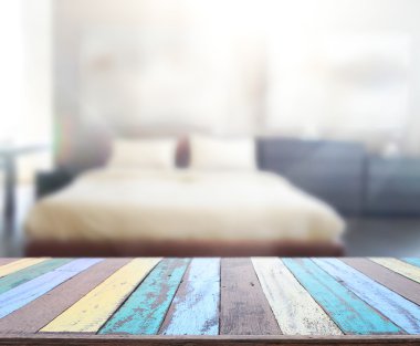 Masa üstü ve bulanıklık arka planda yatak odası