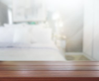 Masa üstü ve bulanıklık arka planda yatak odası