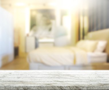 Masa üstü ve bulanıklık arka planda yatak odası