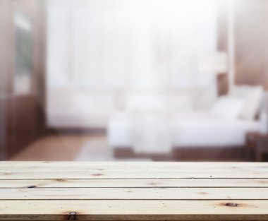 Masa üstü ve bulanıklık arka planda yatak odası