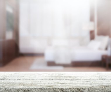 Masa üstü ve bulanıklık arka planda yatak odası