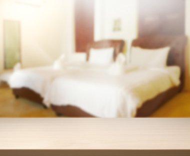 Masa üstü ve bulanıklık arka planda yatak odası